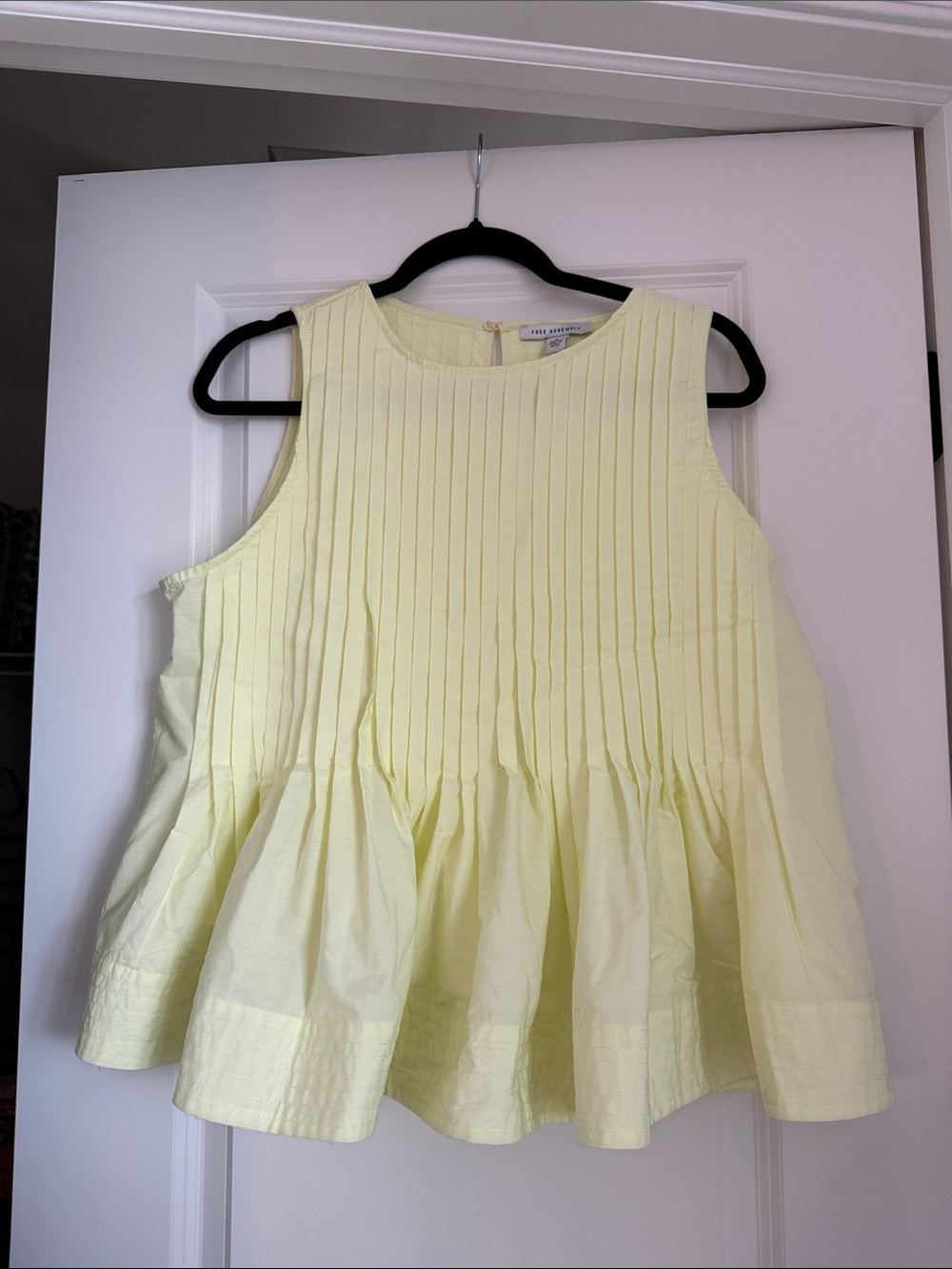 Vineyard Vines Pale Yellow Pintuck Sleeveless Peplum Top